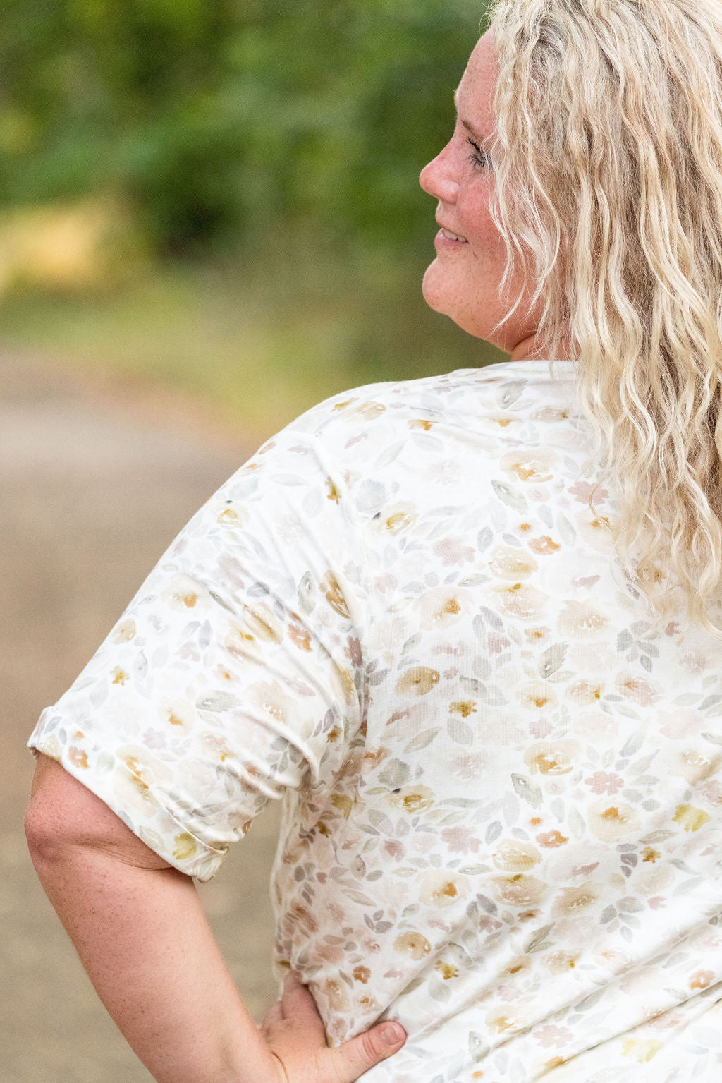 IN STOCK Sophie Pocket Tee - Neutral Floral